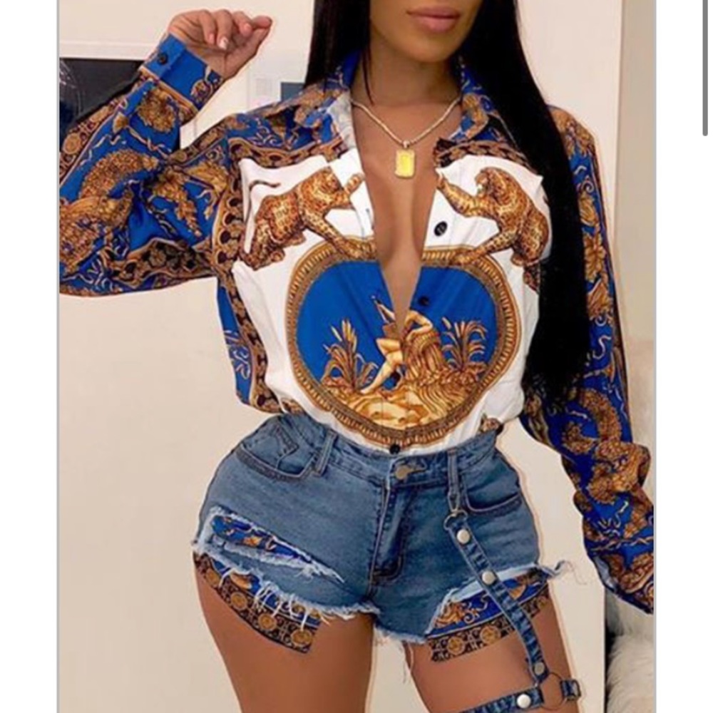 Stylish turndown collar Versace print